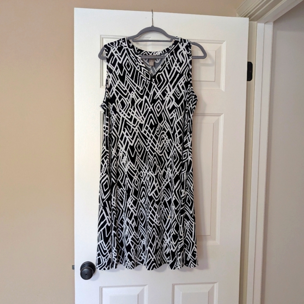 Chico's Black and White Sleeveless V-Neck Sundress Size 2 Large